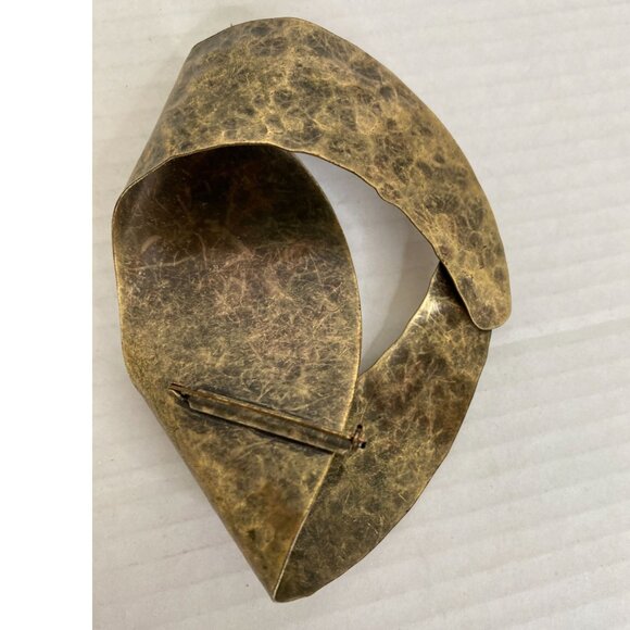 Handcrafted Vintage Abstract Design Brass Brooch With Black Onyx Centerpiece - Picture 2 of 5